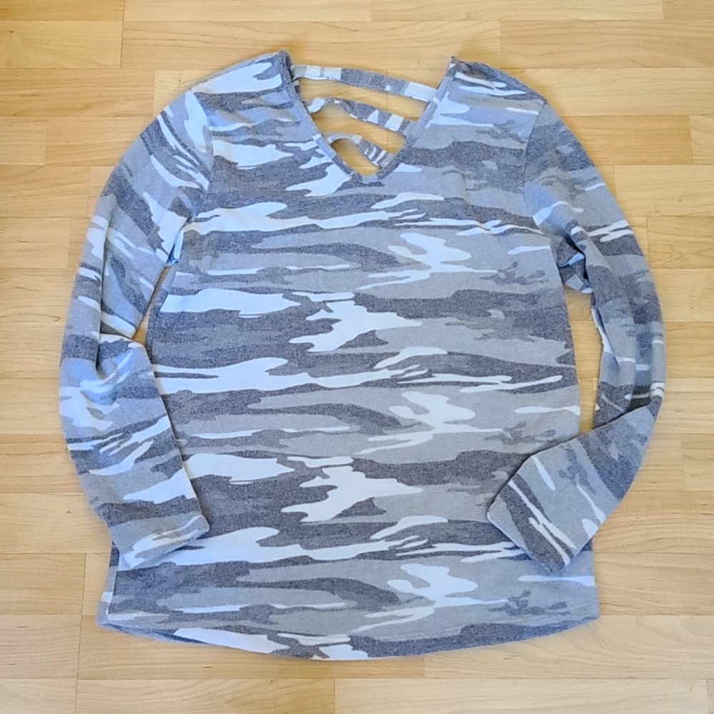 Embrace life 18 maternity gray Long Sleeves Camo Print Size M